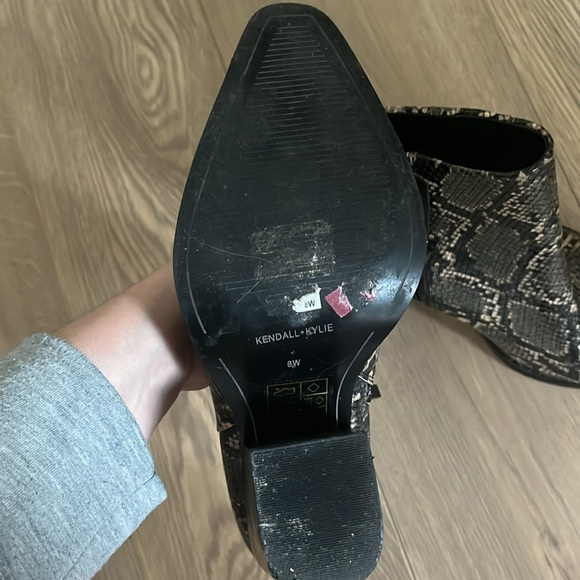 8W Faux snakeskin boots with chunky heel - Picture 5 of 5